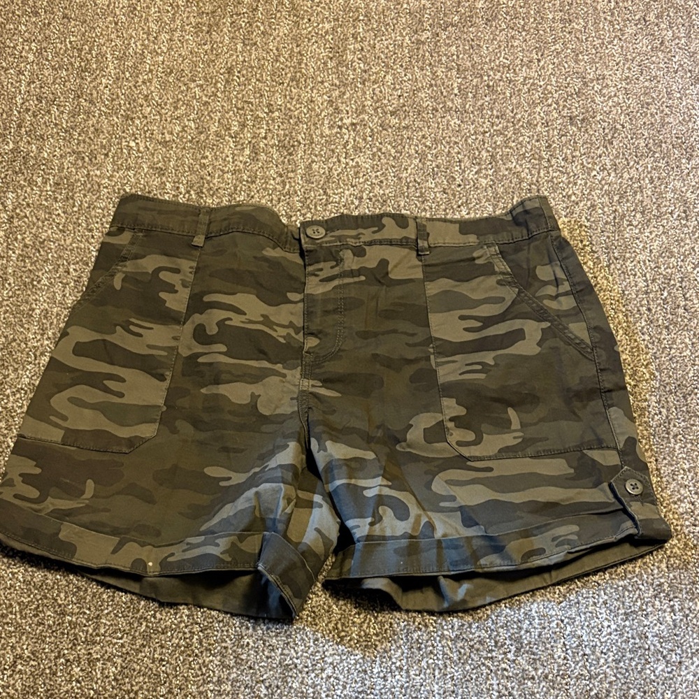 Camo Women's Cargo Shorts
